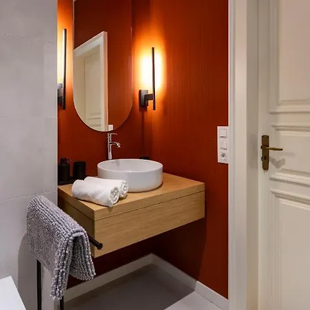 Luxurious Minimalist With Sauna By Prestige Homes * بودابست
