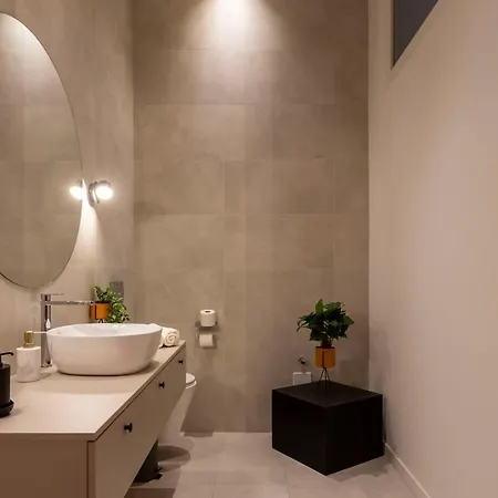 Luxurious Minimalist With Sauna By Prestige Homes Budapeşte