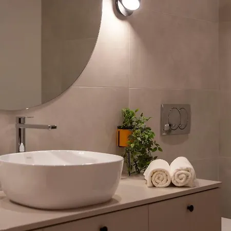 Luxurious Minimalist With Sauna By Prestige Homes Apartment *