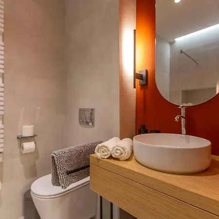 Luxurious Minimalist With Sauna By Prestige Homes Apartment Budapest