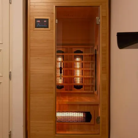Luxurious Minimalist With Sauna By Prestige Homes Apartment Budapest