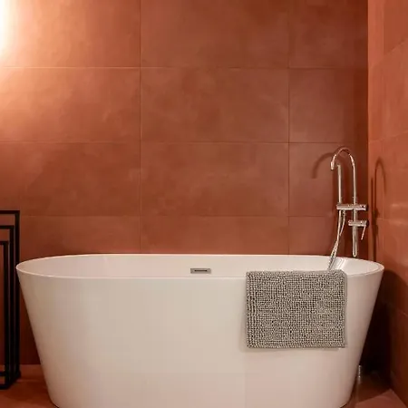 Apartment Luxurious Minimalist With Sauna By Prestige Homes *
