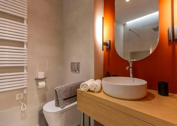Luxurious Minimalist With Sauna By Prestige Homes דירה בודפשט