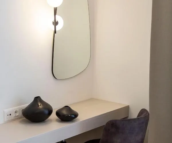 דירה Luxurious Minimalist With Sauna By Prestige Homes *