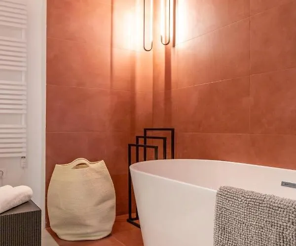 Luxurious Minimalist With Sauna By Prestige Homes דירה