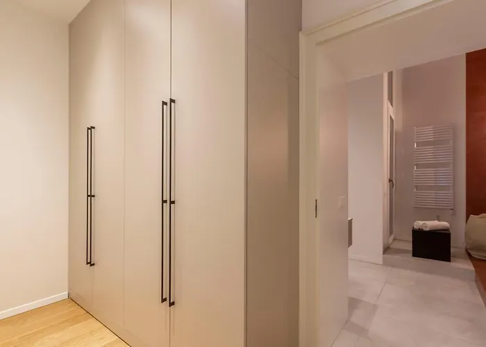 Luxurious Minimalist With Sauna By Prestige Homes בודפשט