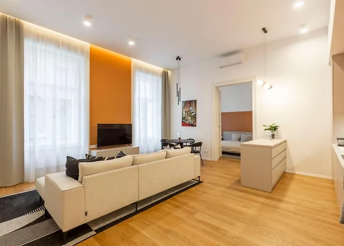 Luxurious Minimalist With Sauna By Prestige Homes דירה בודפשט