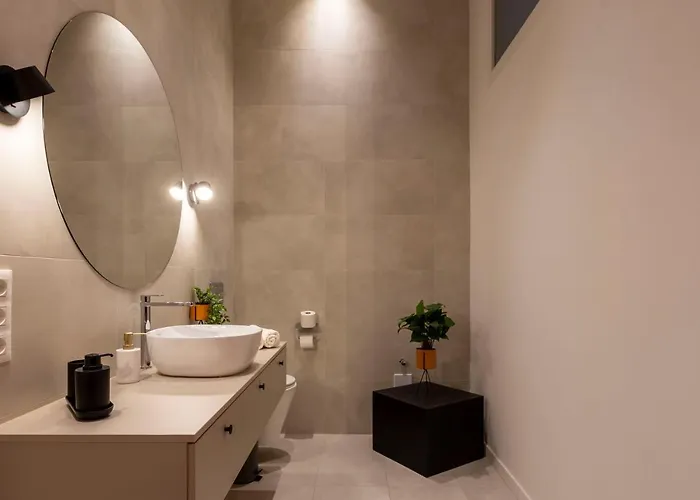 Luxurious Minimalist With Sauna By Prestige Homes בודפשט